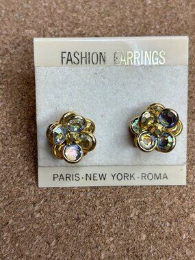 J-432 Gold-Tone Flower Stud Earrings With Crystal Accents